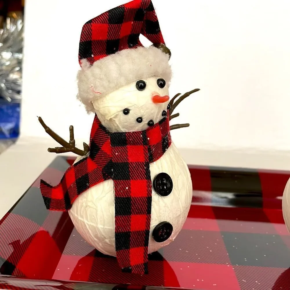 406‎ - 3 CAROLING SNOWMEN IN THE SNOW